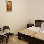 Vis A Vis Bükreş