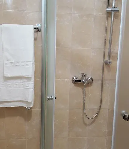 Vis A Vis ブカレスト