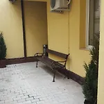 Vis A Vis Bucharest
